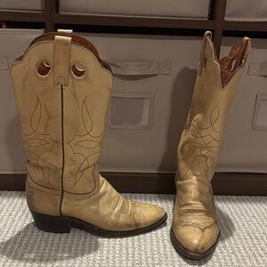 Women’s DURANGO boots size 9